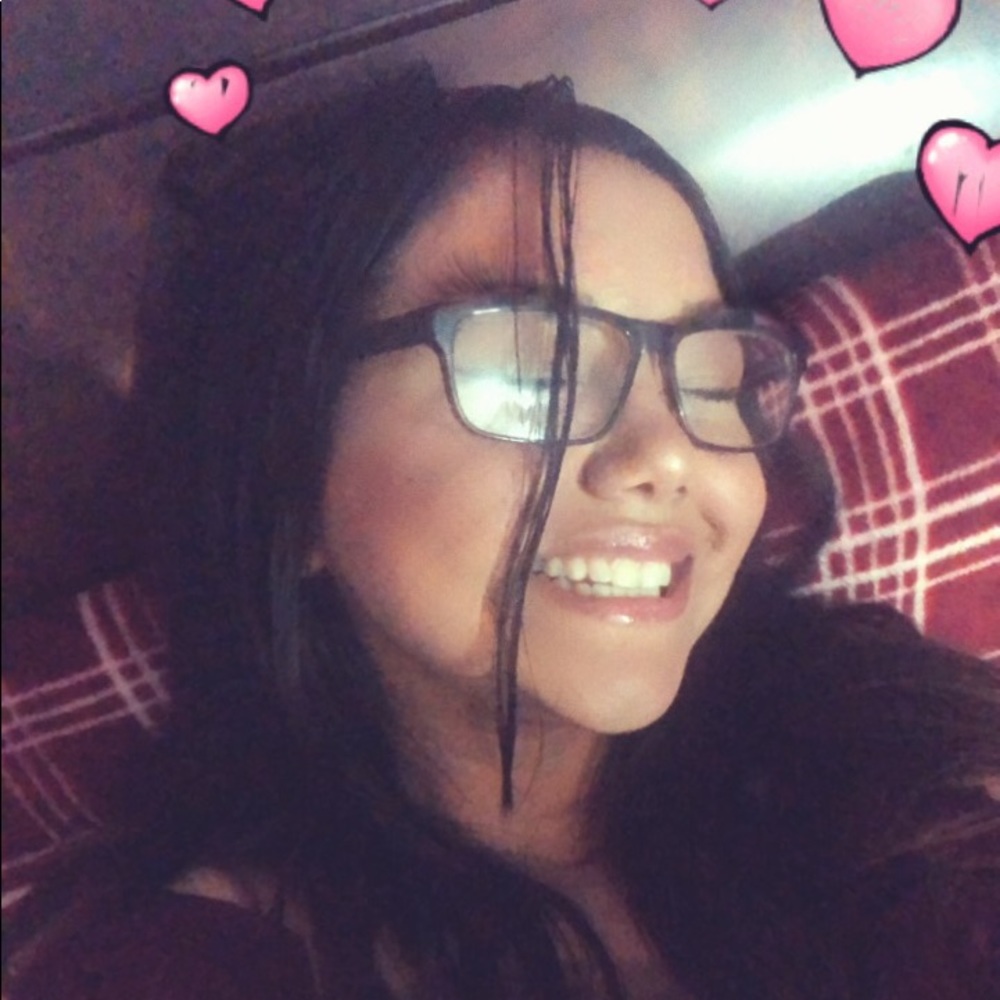 Meet your Posher, Deisy